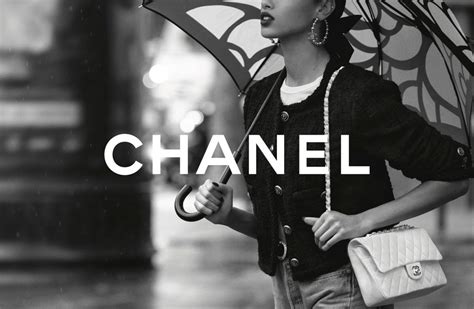 how does chanel advertise.